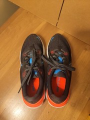 Nike renew run Black/laser Blue/crimson Size 4 Y