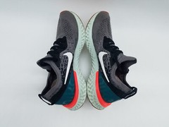 Nike Epic React Flyknit (GS) Youth’s Size 5Y Running Shoes Gunsmoke
