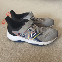 New Balance Rave Run V2 Size 6 Navy Orange Kids Casual YTRAVGN2 Athletic Shoes