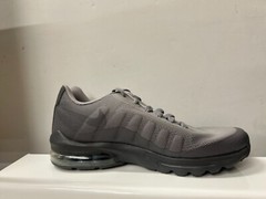 Nike Air Max Invigor Junior Trainers UK 4 US 4.5Y EU 36.5 REF 5204-