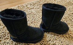 EUC Authentic UGG Classic BLACK SUEDE Boots Size USA Toddler 7/ EU 23.5 / UK 6