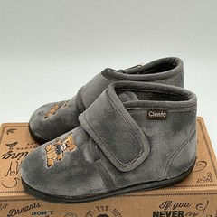 Cienta 133030 Boots Kids 9.5-10 Gray Teddy Bear Round Toe Comfort Casual Eby3171