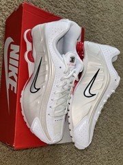 Nike Shox R4 White Phantom Picante Red CW2626-102 Size 5.5Y = Women 7 NEW DS