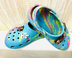 Crocs Classic Marble Tie Dye Clog for Juniors Size J1 Multicolor W/ COOL CHARMS