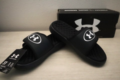 Under Armour 6000202-001 Kid’s Sz 5Y Black UA B Ignite Pro 8 Slides Sandals