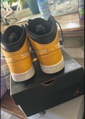 Size 6 (GS) – Jordan 1 Mid Gold