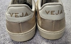 Veja Kids Double Strap Leather Sneaker Size Big Kid 12 White Gold EUC Girls Boys