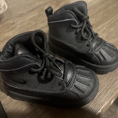 Big Kid’s Nike Woodside 2 High Black/Black-Black (524872 004) Size 6c