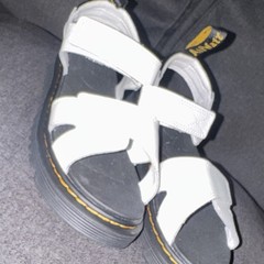 Dr. MartensVOSSIE Y Strappy White Leather Sandals Unisex Kids Hook & Loop size 5