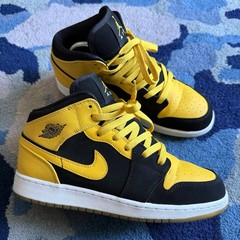 Nike Air Jordan 1 Retro Mid 2017 New Love GS 7Y 554725-035 Black Yellow Used