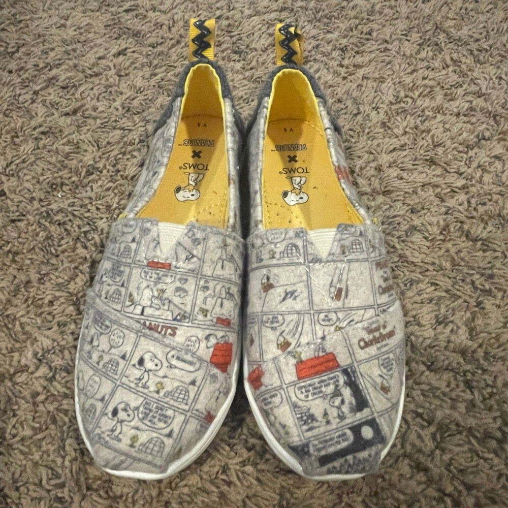 TOMS Kids Shoes Peanuts Snoopy Comic Strip Slip On Flats Size 1 Felt Loafer