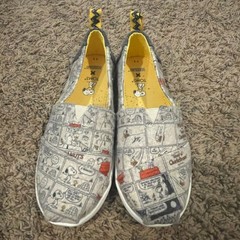 TOMS Kids Shoes Peanuts Snoopy Comic Strip Slip On Flats Size 1 Felt Loafer