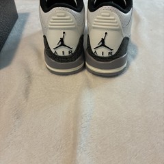 Big Kid’s Jordan 3 Retro „Cement Grey“ Summit Wht/Fire Red (DM0967 106)