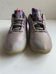 Nike Kyrie Flytrap 2 GS ‚Grey Violet‘ Size 7 Youth Girls Size 8.5 Grey Purple 