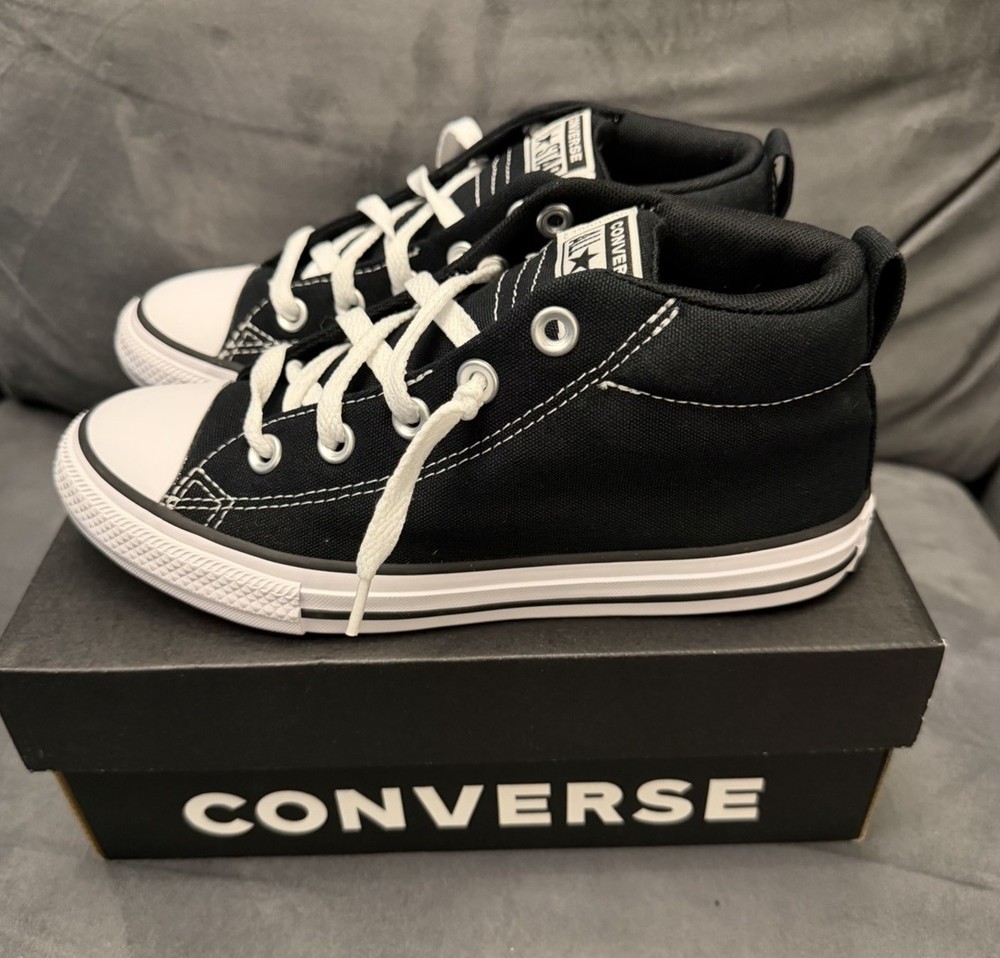 New With Box! Size 3Y Converse Black/White Mid Tops Boys Or Girls Padded