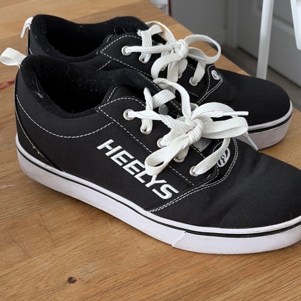 Heelys Pro 20 Black White Sneaker Wheels US Kids 8 EU 40.5 HE100757
