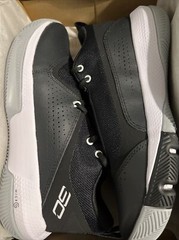 kids under armour gs sc 3zero iv size 4.5Y (3023918 001) no box