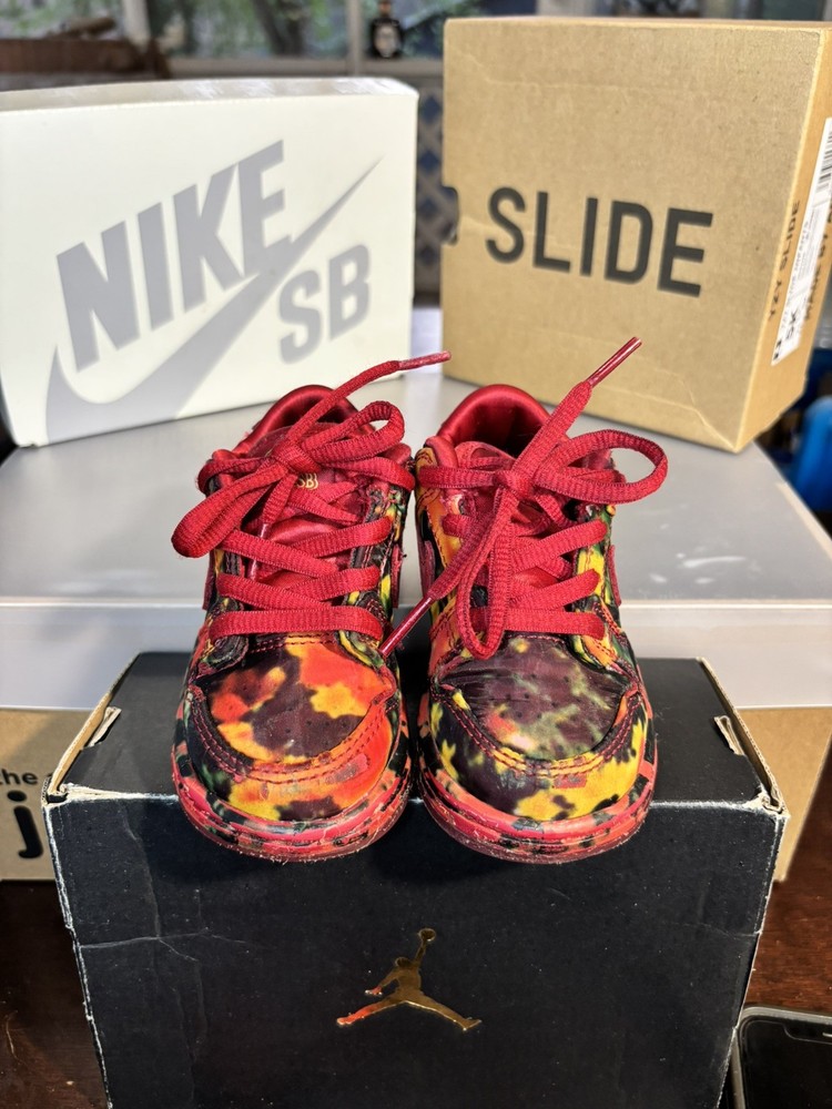 Nike SB Dunk Low Pro QS (TD) Varsity Red Wizard of Oz 6C Unisex Kids Sneaker