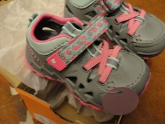 Girl’s Merrell Hydro Junior 2.0 Water Shoe Gray/Pink size 5 W