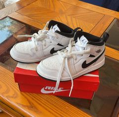 Nike Air Jordan 1 Mid White/Black Leather Sneakers Unisex Kids Size 10C