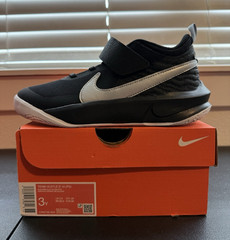 Nike Team Hustle D 10 (PS) Kids Mid Top Mesh Strap Basketball Sneaker 3Y