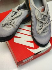 Nike Air Max Invigor GS Gray Orange Comfort Sneakers Boys‘ Size 6.5Y 749572-019