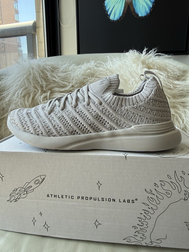 NIB, Ret $119, APL TechLoom Wave Youth Sneakers (Size 1/ EUR 32)