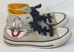 Converse Looney Toons Bugs Bunny Converse High Top Size Mens 4 Women’s Size 6