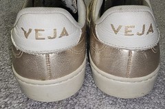 Veja Kids Double Strap Leather Sneaker Size Big Kid 12 White Gold EUC Girls Boys
