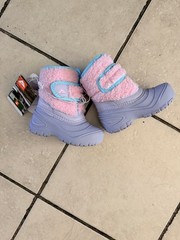 Ozark Trail Kids Snow Boots Waterproof Pink Purple Blue – Size big kid 2