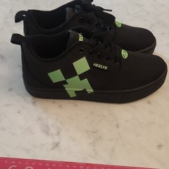 Heelys Pro 20 Minecraft Creeper Low Top Wheeled Sneakers Black/Green Youth 5
