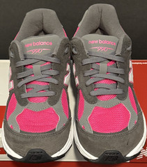 New Balance 990 Gray & Pink Kids Sneakers /NW NIB/ Size 6.5 / Smoke Free House