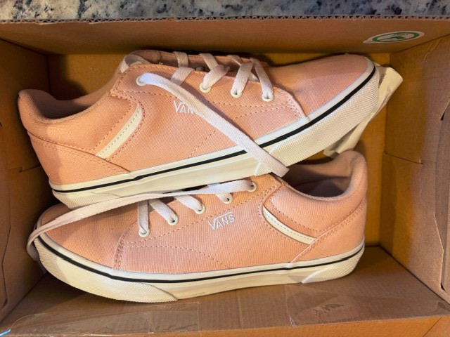 New Vans Seldan Low-top Sneakers, Sepia Rose, VN000D1WO3N, Youth sz 6.0/EUR 38