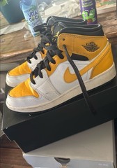 Size 6 (GS) – Jordan 1 Mid Gold