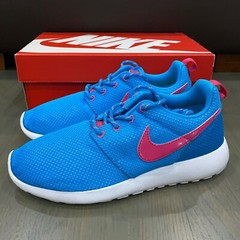 Nike Roshe One Vivid Blue Pink White 599729-400 Youth Size 4Y 4 New