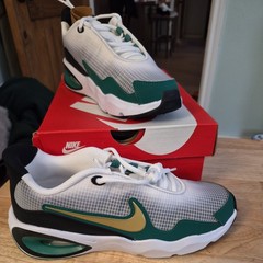 Nike Air Max Nova Kids Size 5y White/metallic/gold-malachite