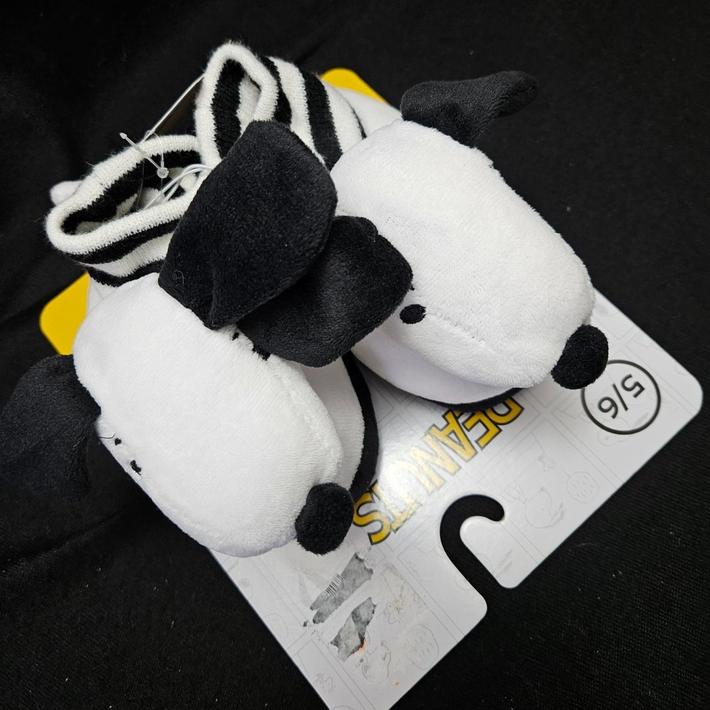 NWT! Peanuts Snoopy Kids House Shoes
