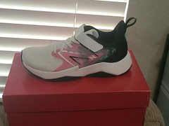New Balance Rave Run V2 Bungee Lace With Top Strap Size 6