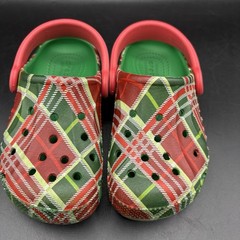 Crocs Baya Holiday Plaid Clogs Christmas Red Green Comfort Sandals Kids Size C9