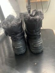 [Worn 2x] Sorrel Little Kids’ Snow Commander Boots – Black/Charcoal- size 8