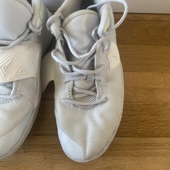 Nike Kyrie Flytrap 7Y Boys basketball shoes Wolf Grey / White / Metallic Silver