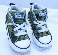 Converse Chuck Taylor Infant Size 7 Green Camo Mid Top Sneakers 7737311F