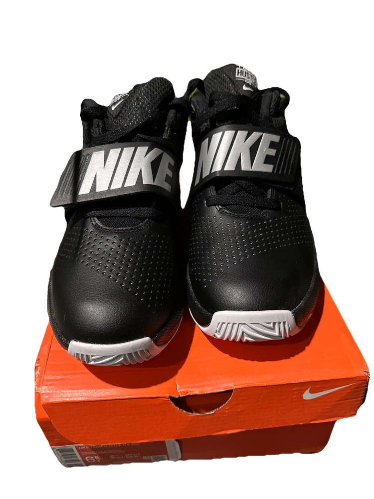 NIB Nike Team Hustle D 8 GS 881941-001 Kids Shoe Size 6.5Y Black Metallic Silver