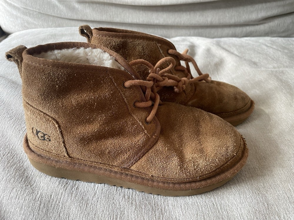 UGG Neumel II Short Chukkam Lace Up Brown Boots Kids Size 3 UGG S/N 1017320K