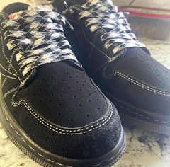 Unisex Kids Size 11 Black/White Low Top Lace-Up Sneakers Embroidered