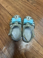Crocs Isabella Unisex Kids US 6 Silver/Blue Glitter Mary Jane Sandals Bow