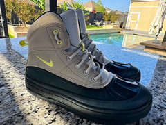 Nike Woodside 2 High ACG youth boots in the ‚Deep Jungle/Light Iron size 6.5Y