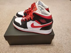 AIR JORDAN 1 MID (GS) BLACK / VERY BERRY – WHITE BIG KIDS 554725 016 SIZE 4Y
