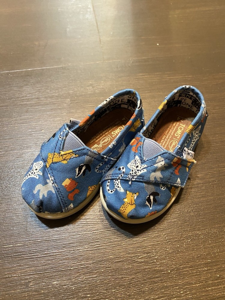 TOMS Shoes Disney It’s a Small World Sz T4 Toddler Classic Blue Woodland Animals