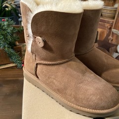 [1017400K-CHE] Kids UGG K BAILEY BUTTON II Size 6 EUC Box Chestnut